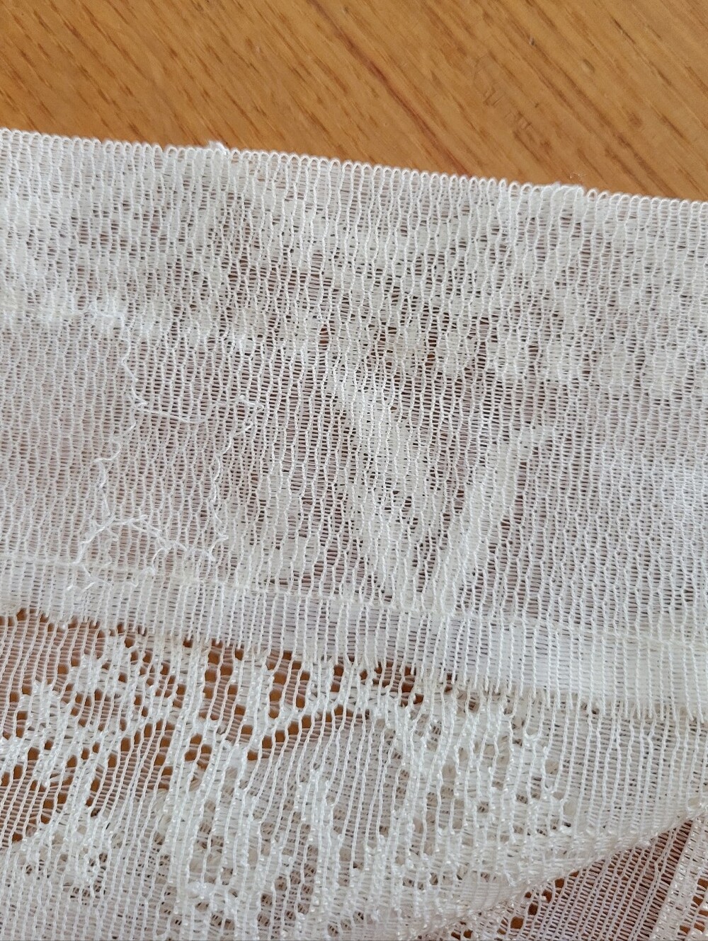 Set of six Lace Valance Curtains - Picture 5 of 7